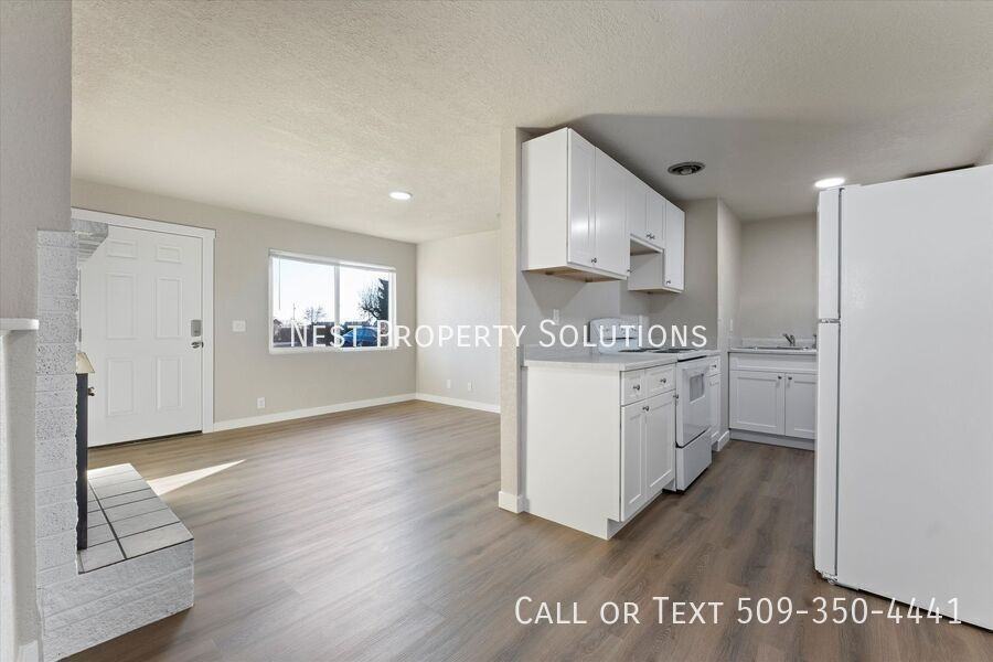 4460 Circle Pl Ne #2 - Photo 5 of 12