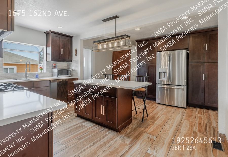 1675 162nd Ave - Photo 7 of 33
