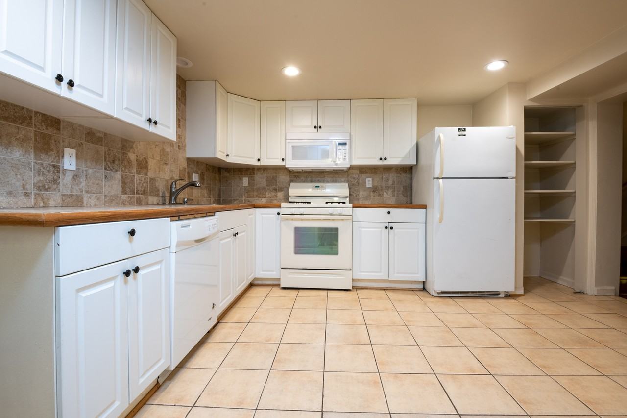 709 13th St Ne - Photo 5 of 24