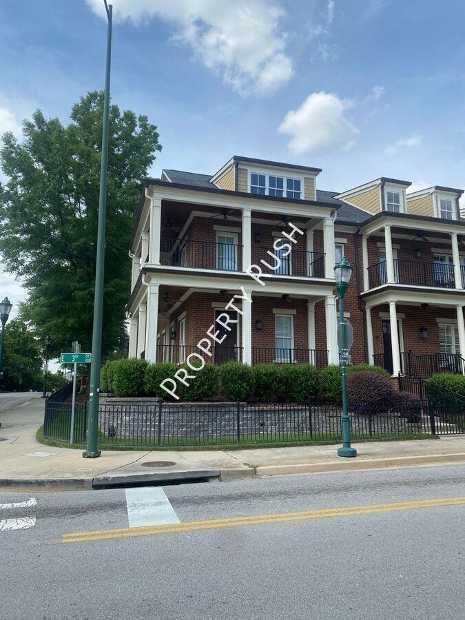105 E 3rd St - Photo 2 of 41