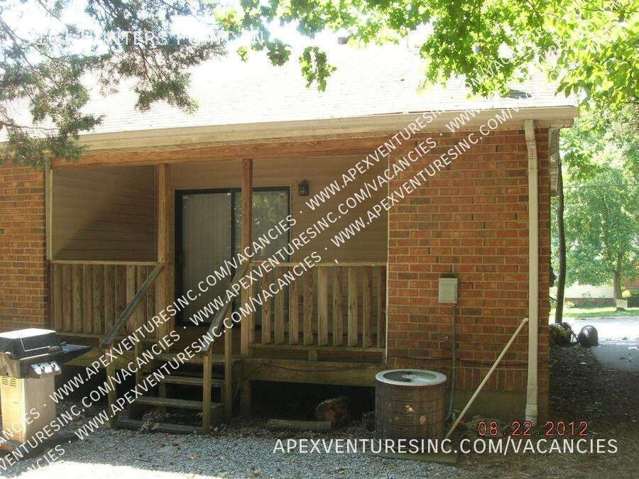 5161 Hunters Point Ln - Photo 3 of 6