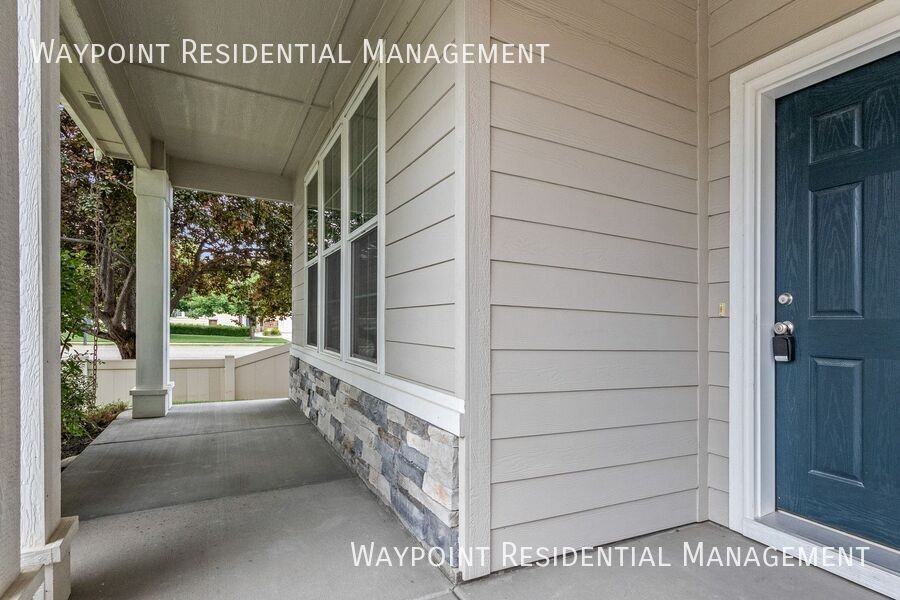 1142 W Parkstone St - Photo 3 of 36