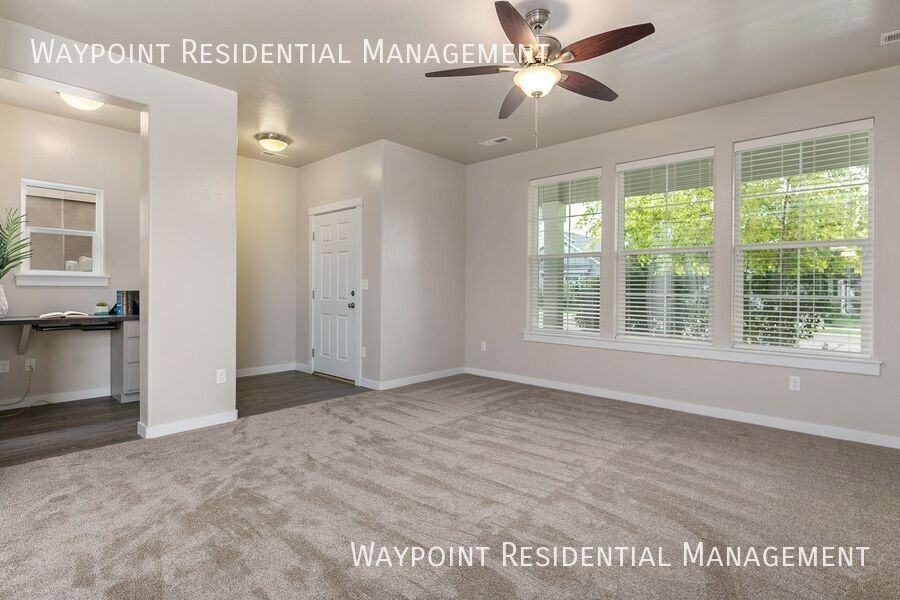1142 W Parkstone St - Photo 4 of 36