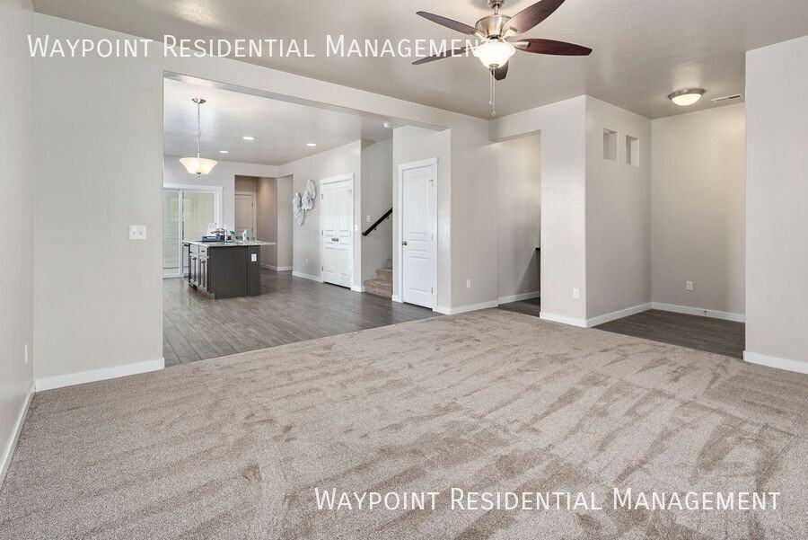 1142 W Parkstone St - Photo 6 of 36