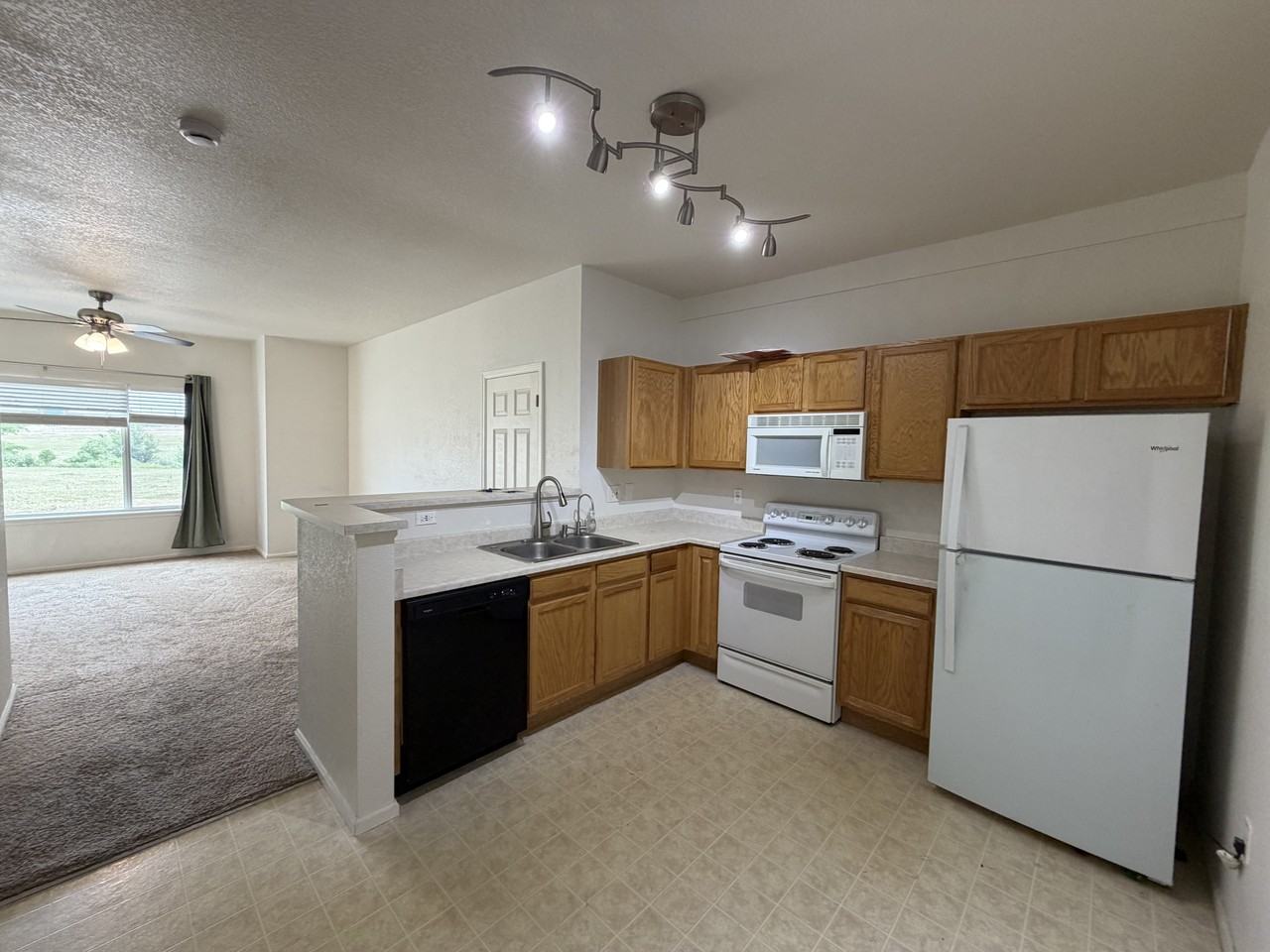 905 S ZENO WAY - Photo 5 of 10