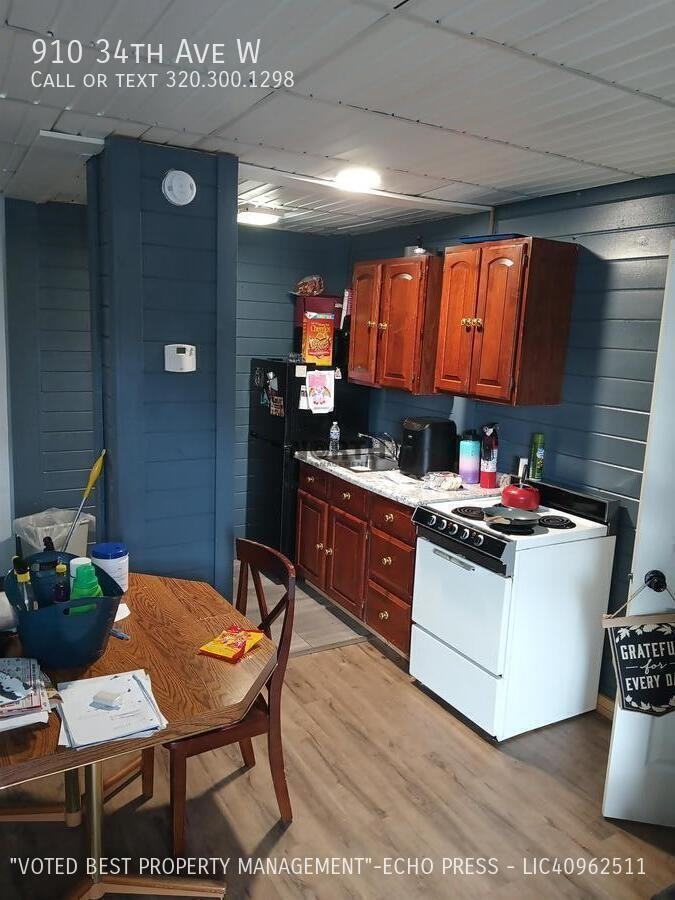 910 34th Ave W - Photo 3 of 3