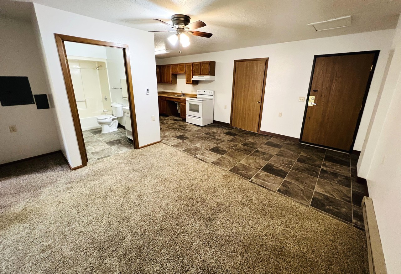 10 9th Ave SW - 22 plex - Photo 2 of 10