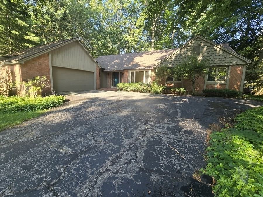 1268 Oakhampton Rd - Photo 2 of 16