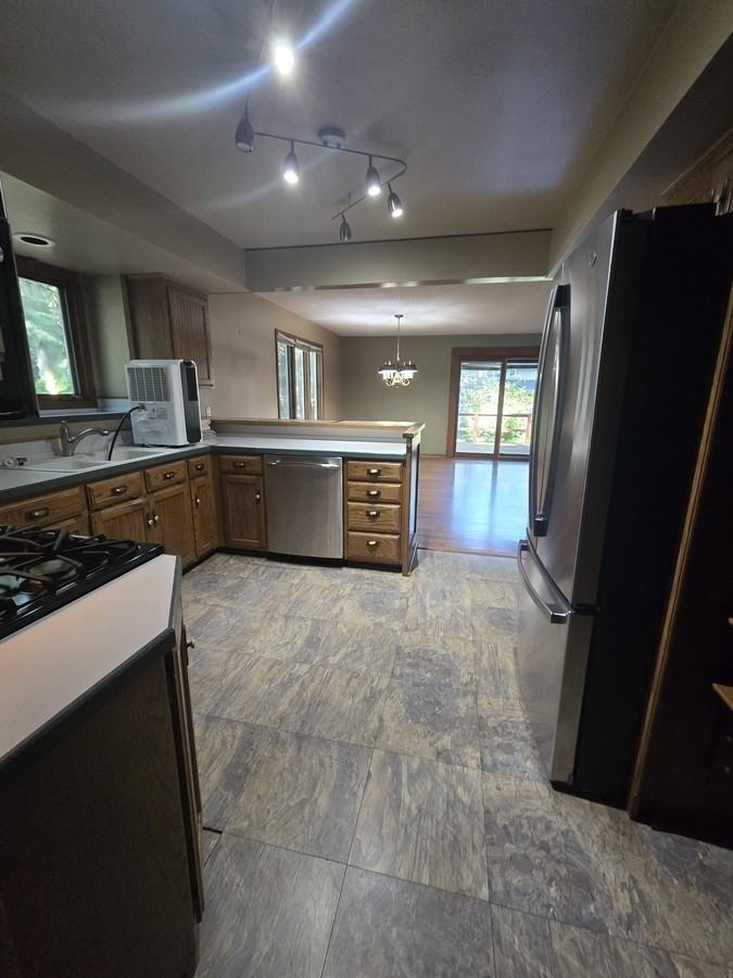 1268 Oakhampton Rd - Photo 3 of 16