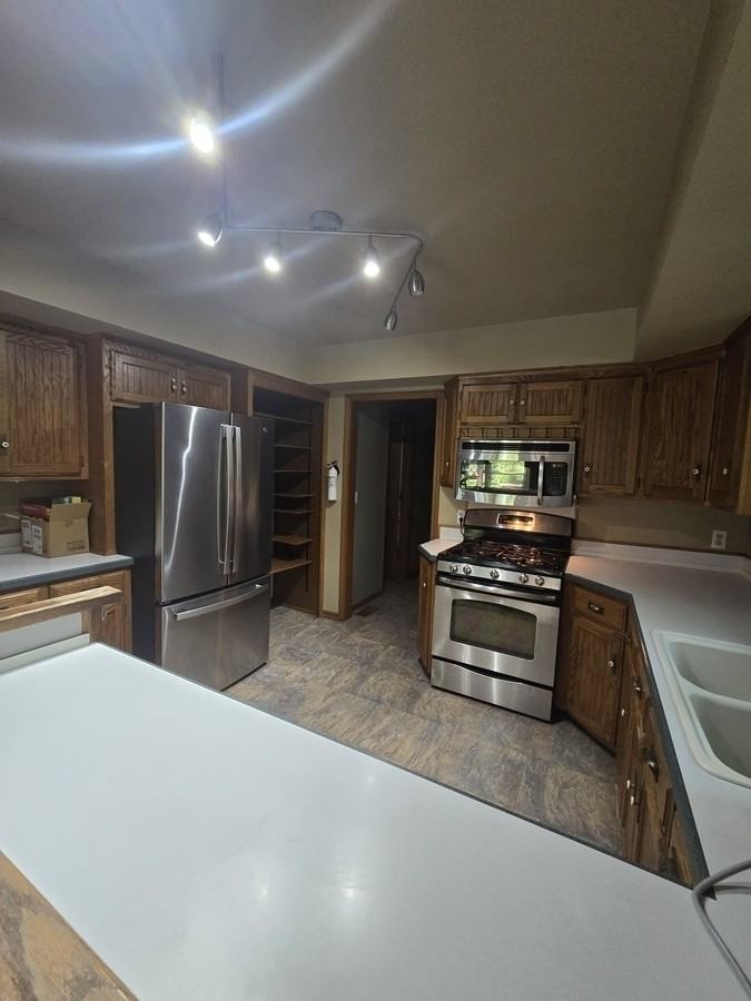 1268 Oakhampton Rd - Photo 4 of 16