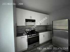 233 Martin Luther King Jr Dr #2RM - Photo 1 of 1