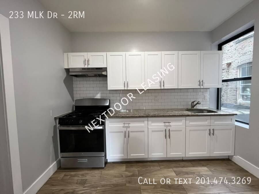 233 Martin Luther King Jr Dr #2RM - Photo 2 of 9