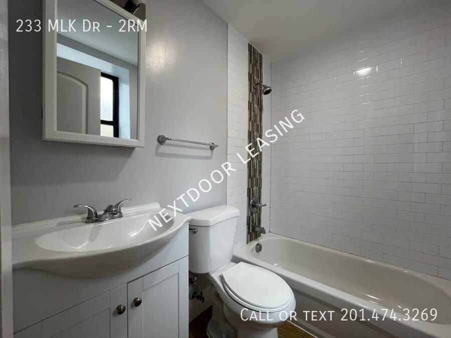 233 Martin Luther King Jr Dr #2RM - Photo 3 of 9
