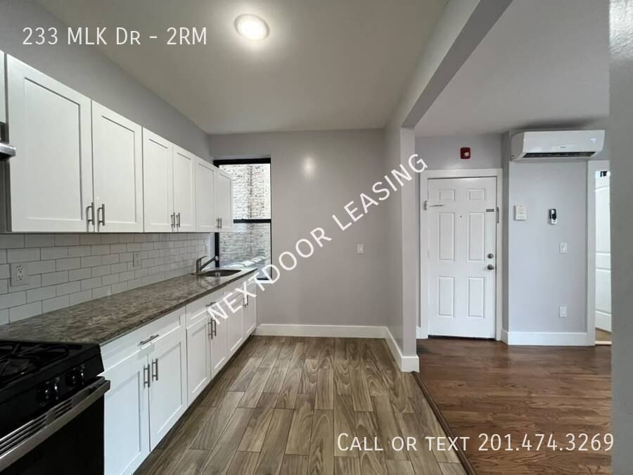 233 Martin Luther King Jr Dr #2RM - Photo 4 of 9