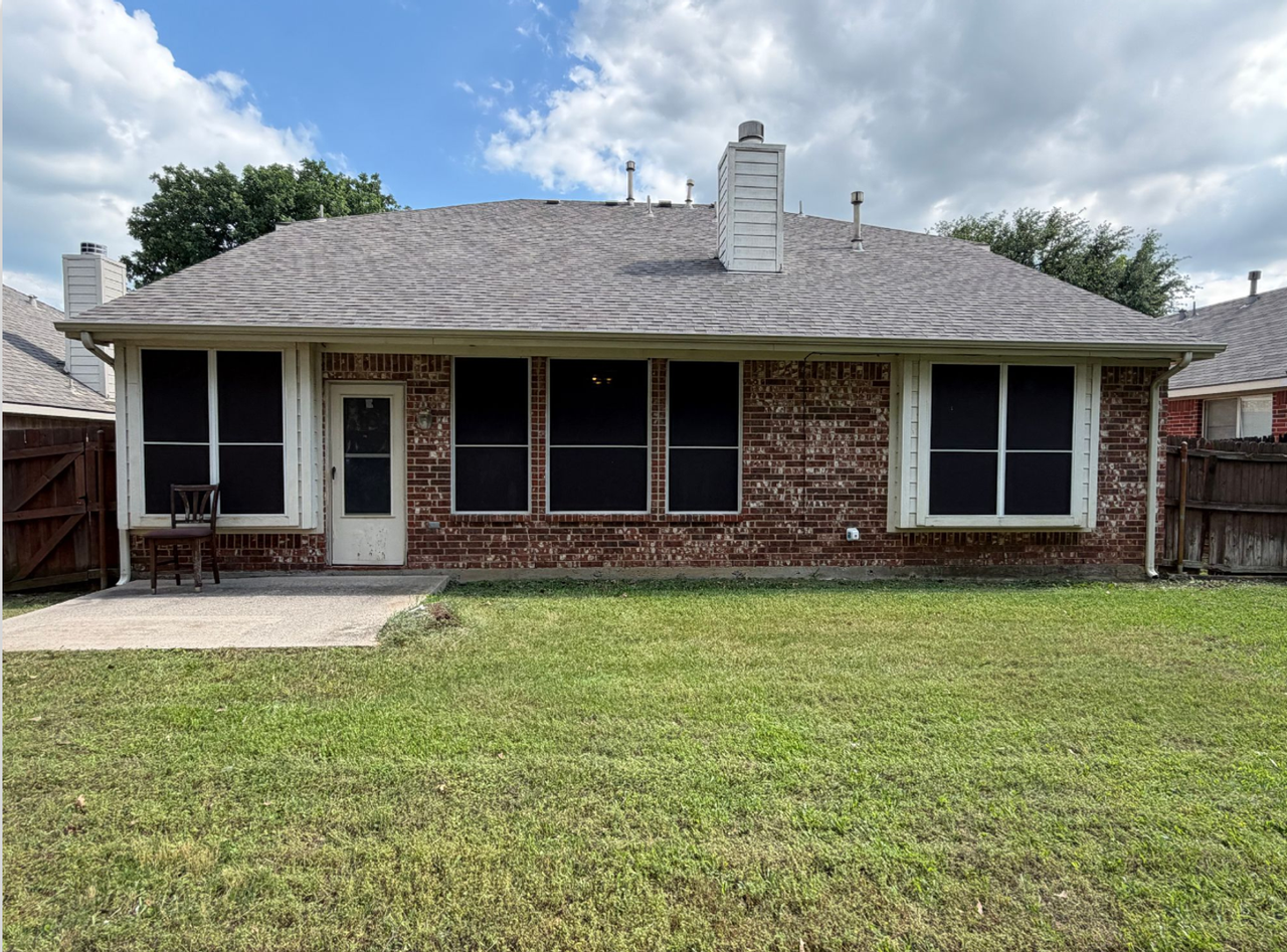 2818 Liverpool Ln - Photo 2 of 2