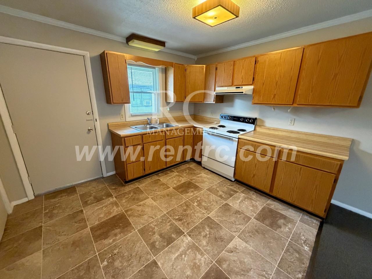 300 Vaught St Apt C2 - Photo 2 of 11