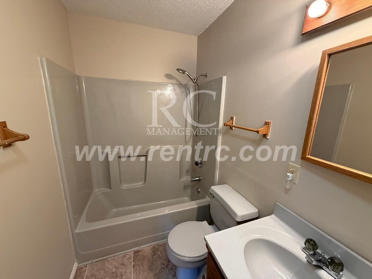 300 Vaught St Apt C2 - Photo 4 of 11