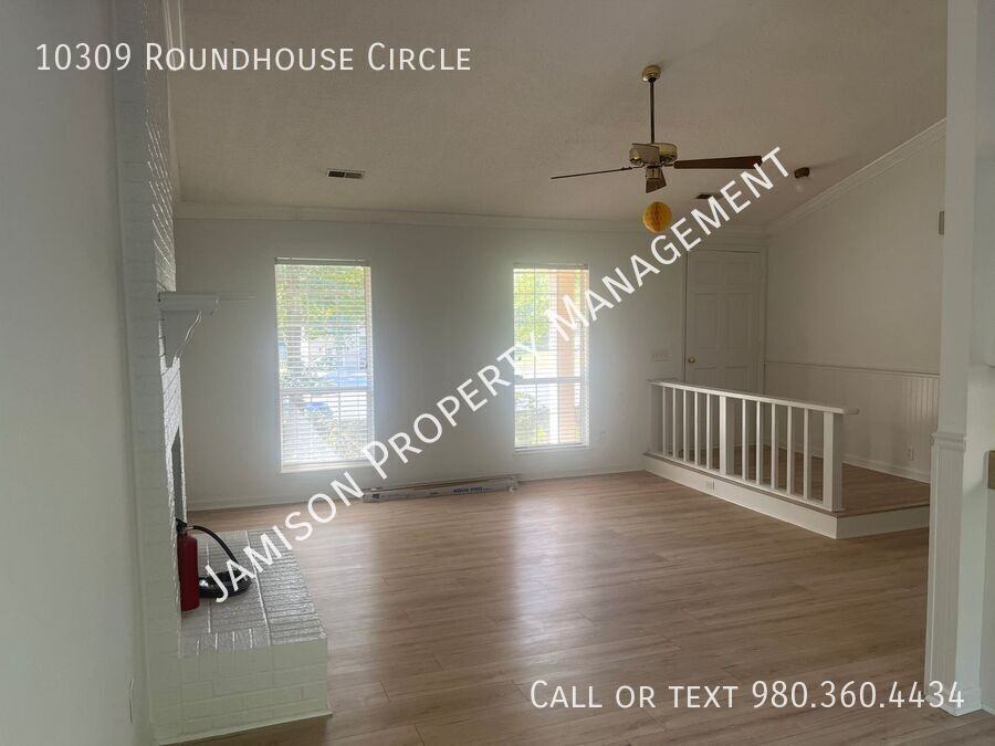 10309 Roundhouse Cir - Photo 3 of 17