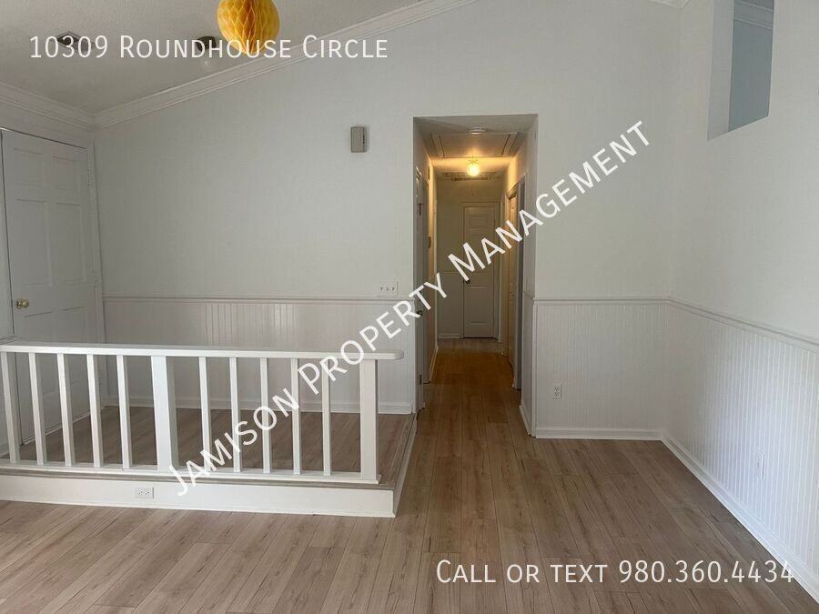 10309 Roundhouse Cir - Photo 5 of 17