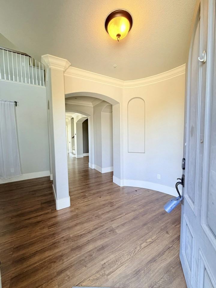 850 Monterey Court - Photo 2 of 33