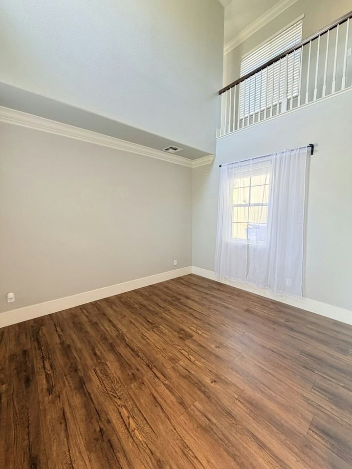 850 Monterey Court - Photo 3 of 33