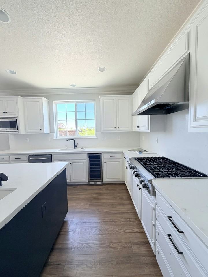 850 Monterey Court - Photo 6 of 33