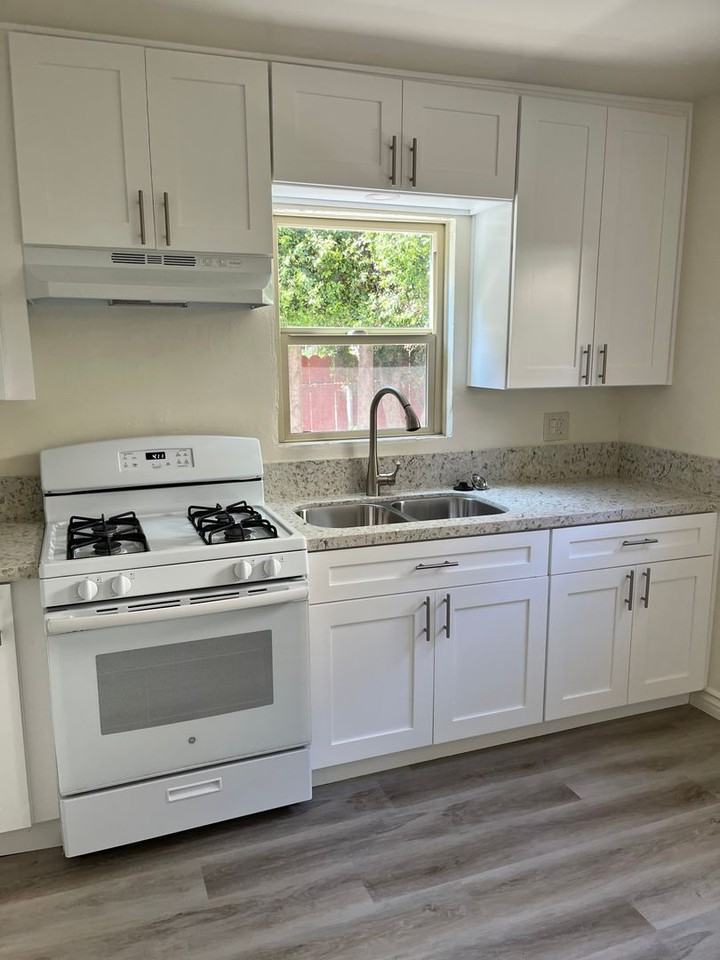 4546 37th St - Photo 5 of 24
