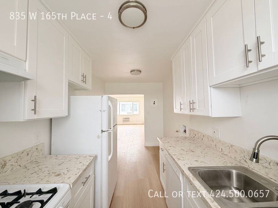 835 W 165th Pl #4 - Photo 5 of 8