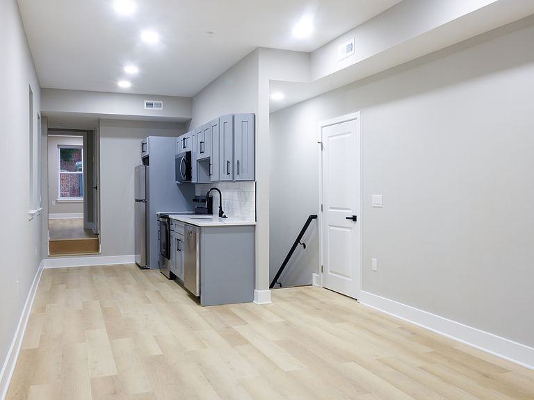 1201 Lindley Avenue - Photo 3 of 10