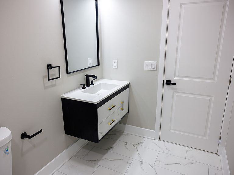 1201 Lindley Avenue - Photo 7 of 10