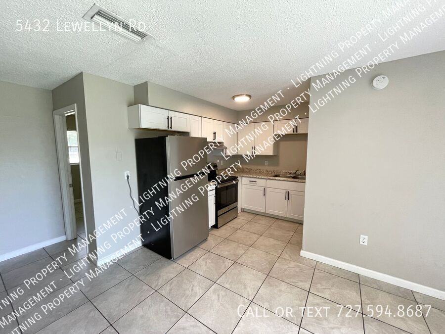 5432 Lewellyn Rd - Photo 4 of 14