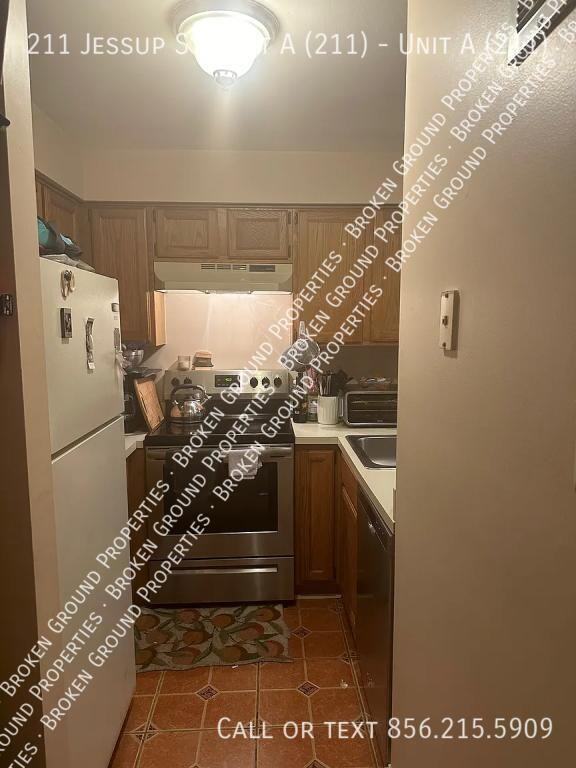 211 S Jessup St #A211 - Photo 6 of 17