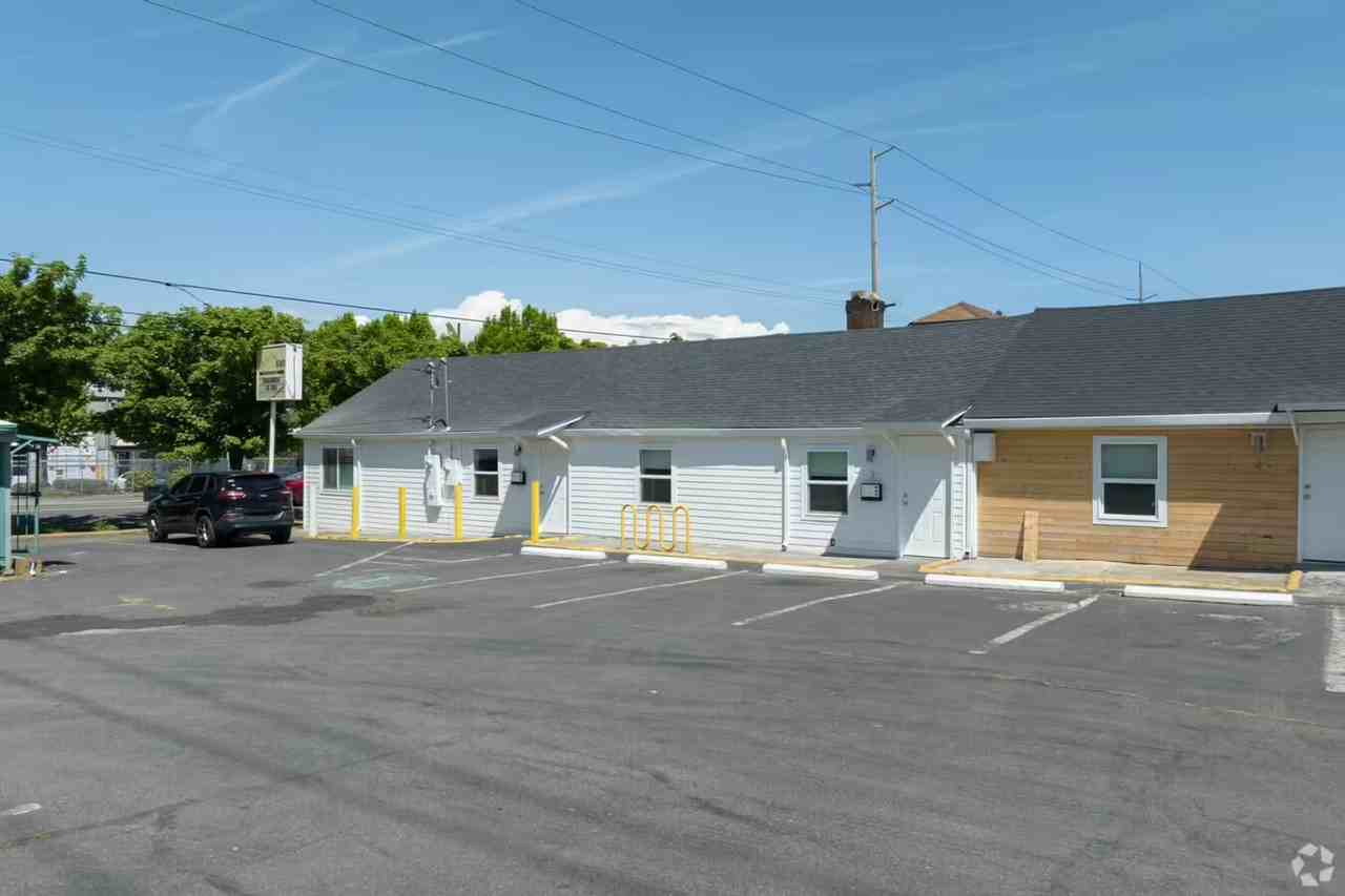 11518 Ne Sandy Blvd - Photo 2 of 19