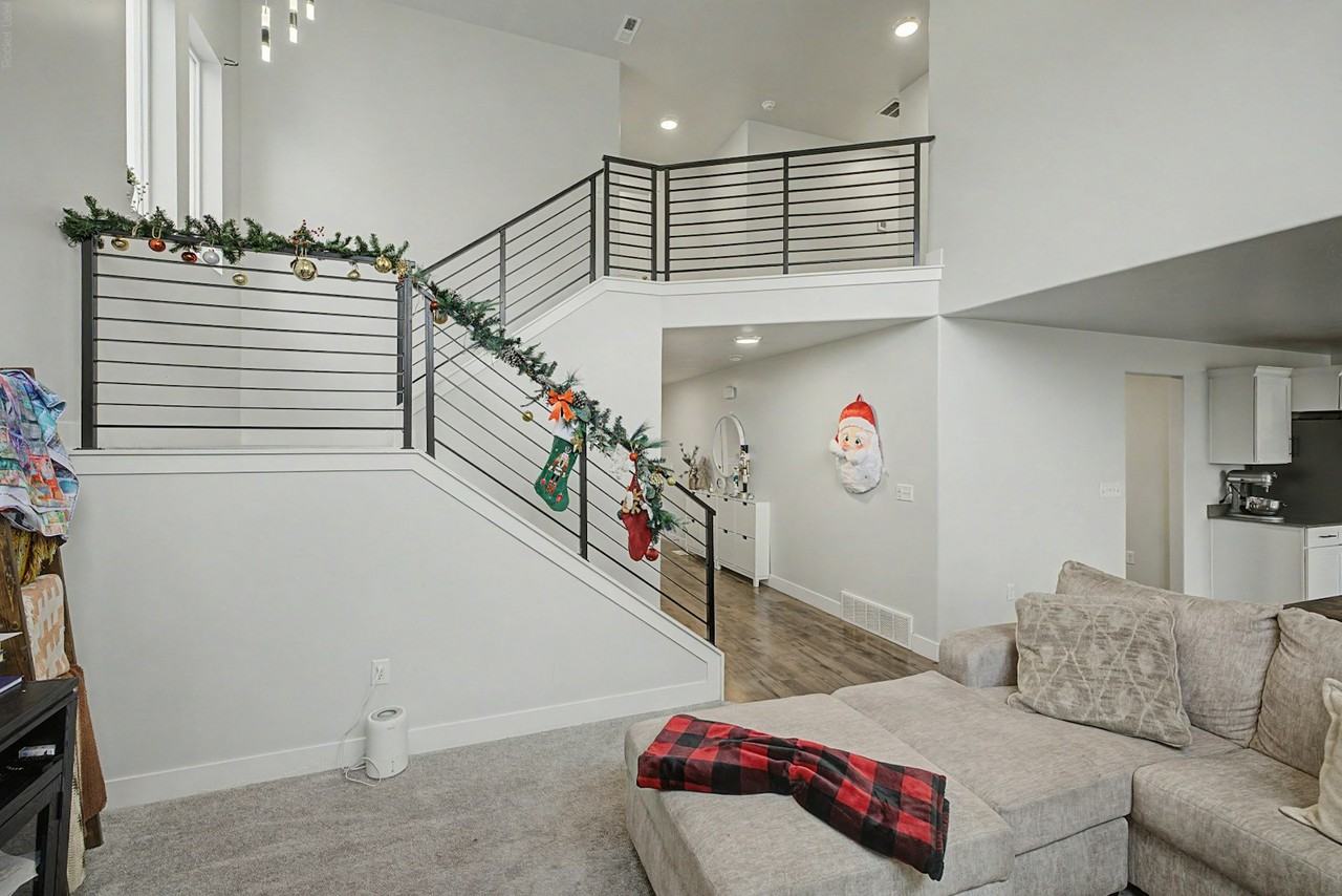 1531 Stone Gate Dr - Photo 5 of 35