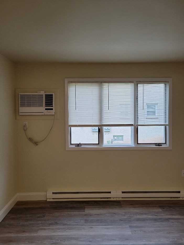 377 West Broad Street - Photo 5 of 10