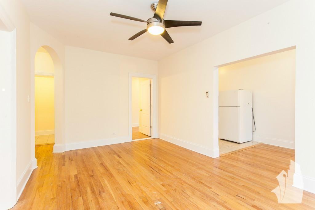 2704 N Sawyer Ave #208 - Photo 3 of 9