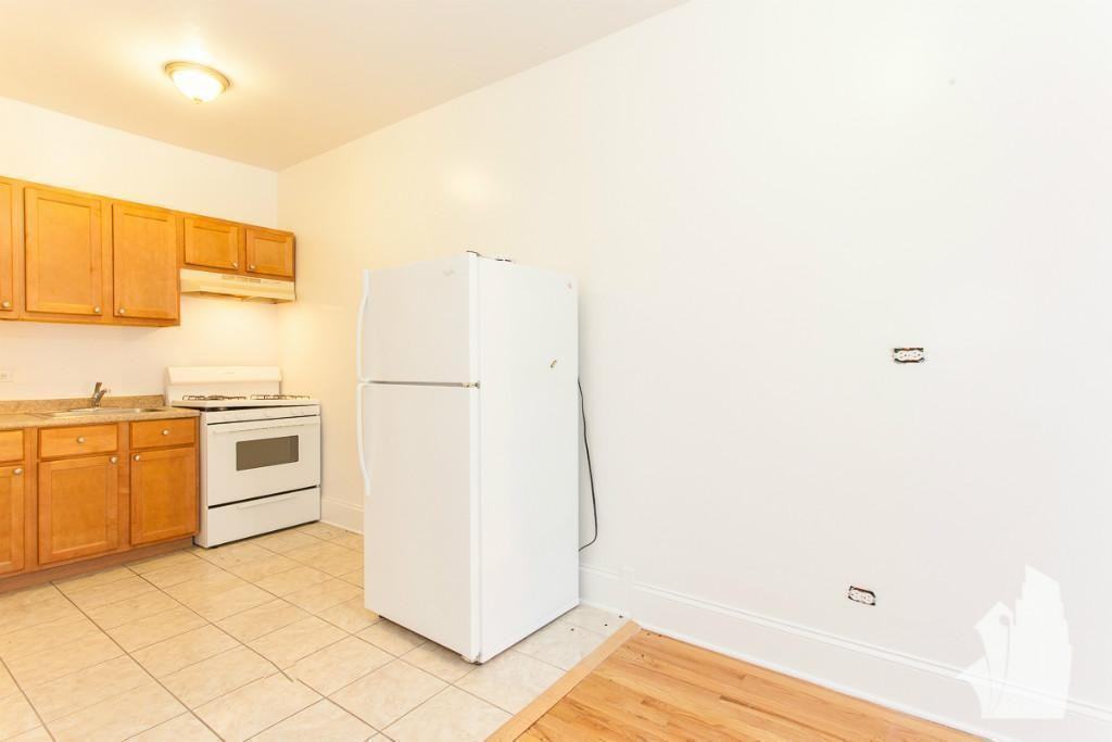 2704 N Sawyer Ave #208 - Photo 5 of 9