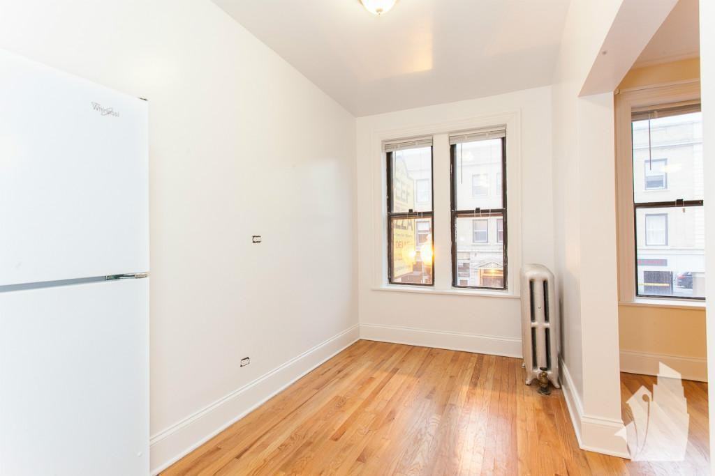 2704 N Sawyer Ave #208 - Photo 7 of 9