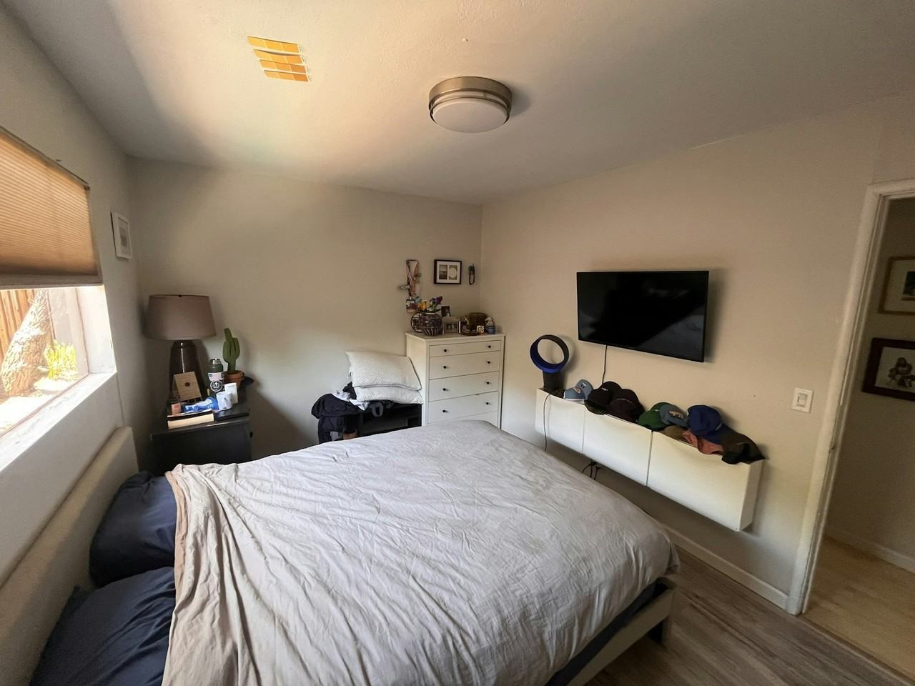 1134 Redwood Avenue, Unit 1136 - Photo 6 of 8