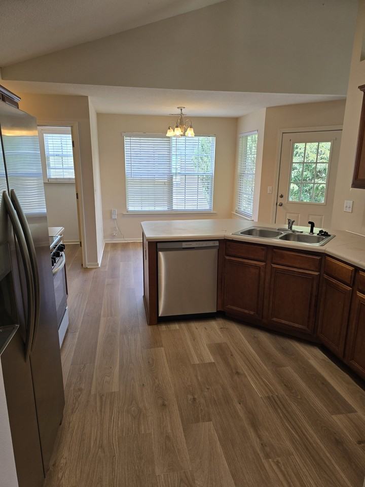 507 Chastine Dr #01 - Photo 5 of 12