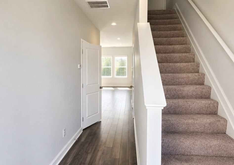 404 Oakwood Dr Nw #1 - Photo 2 of 10