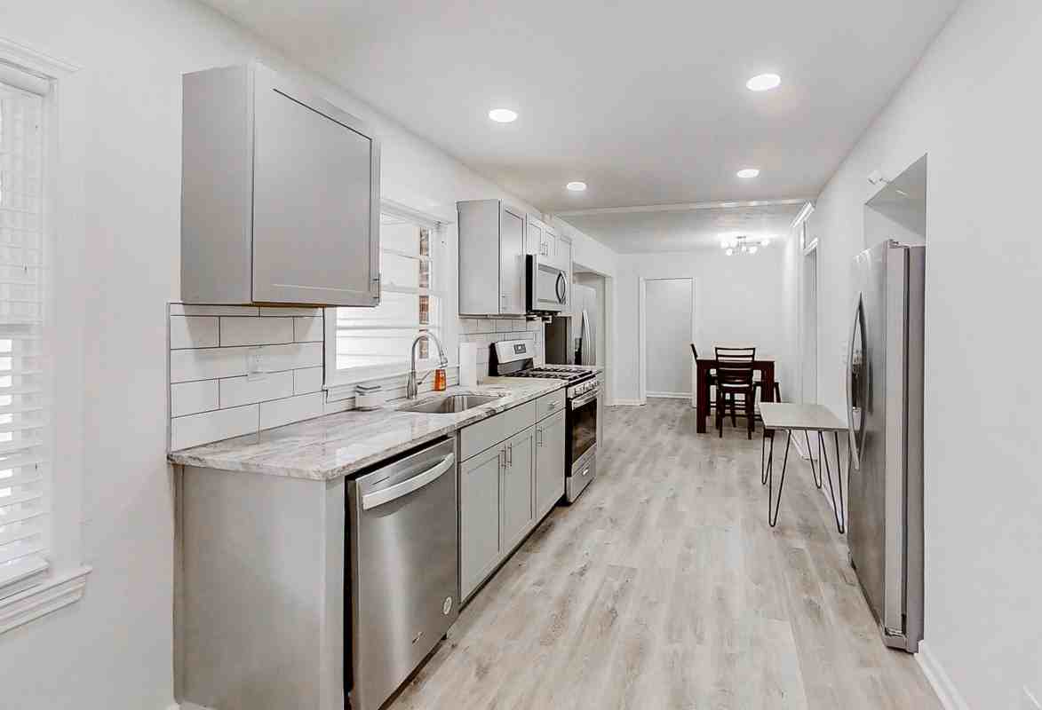 1139 Fayetteville Rd Se #1 - Photo 3 of 5