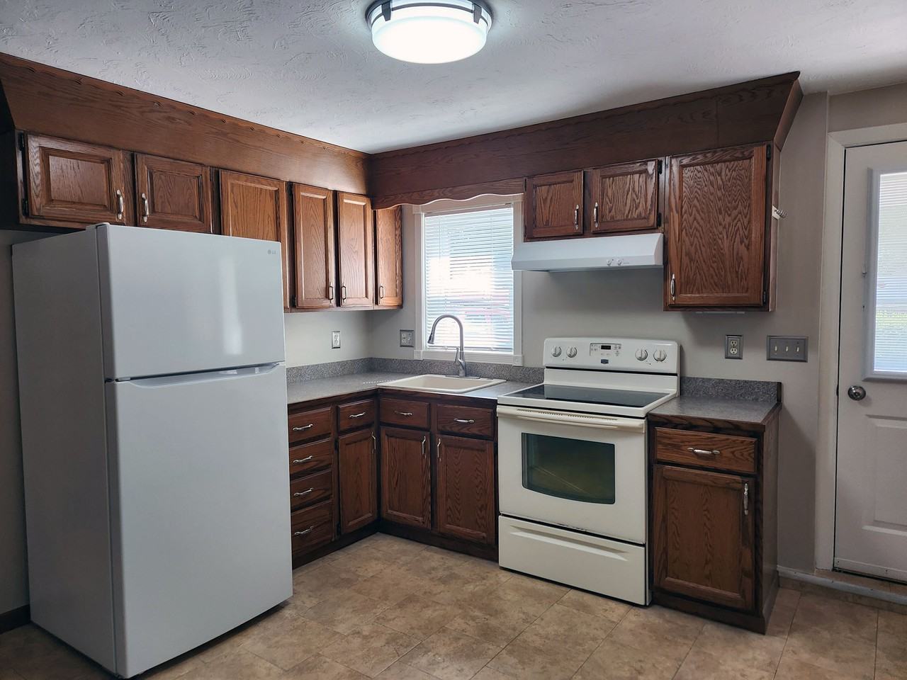 216 5th St - Photo 7 of 22