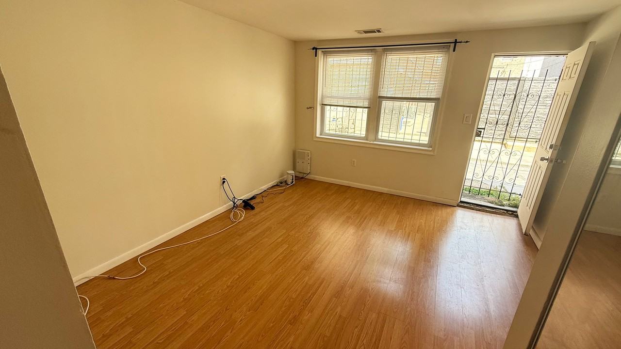 1021 S 6th St #1-1stFL - Photo 5 of 15