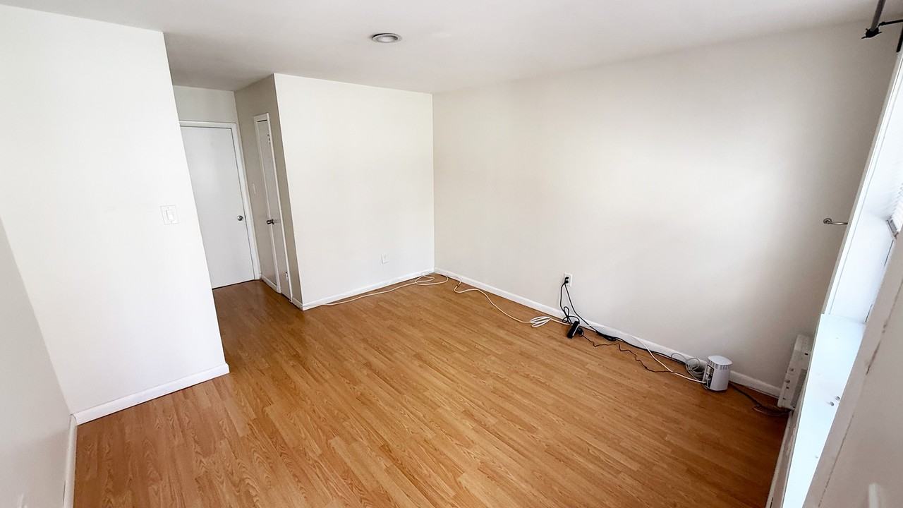 1021 S 6th St #1-1stFL - Photo 6 of 15