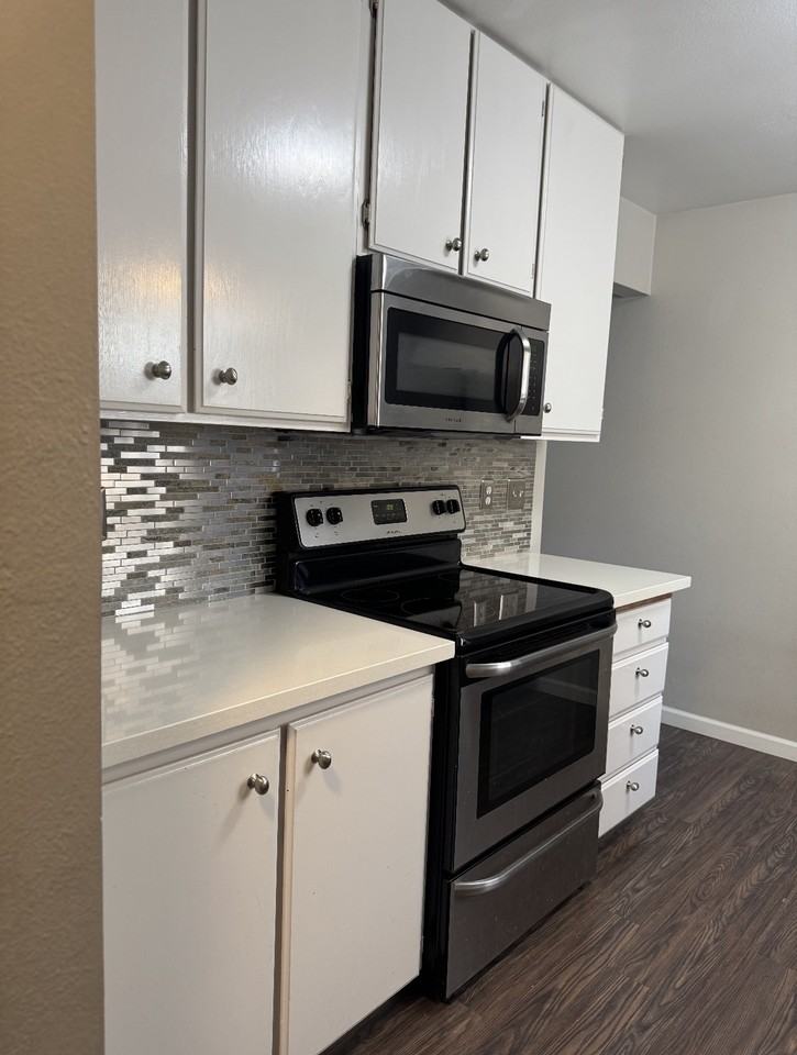1579 Nw Eastbrook Ct #1 - Photo 3 of 15
