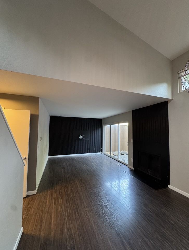 1579 Nw Eastbrook Ct #1 - Photo 5 of 15