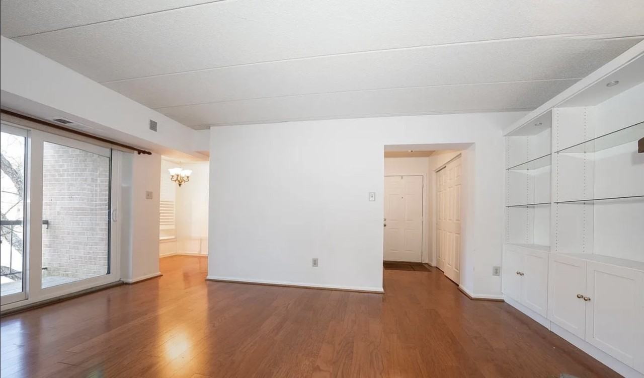 620 Washington Pl #20 - Photo 3 of 11