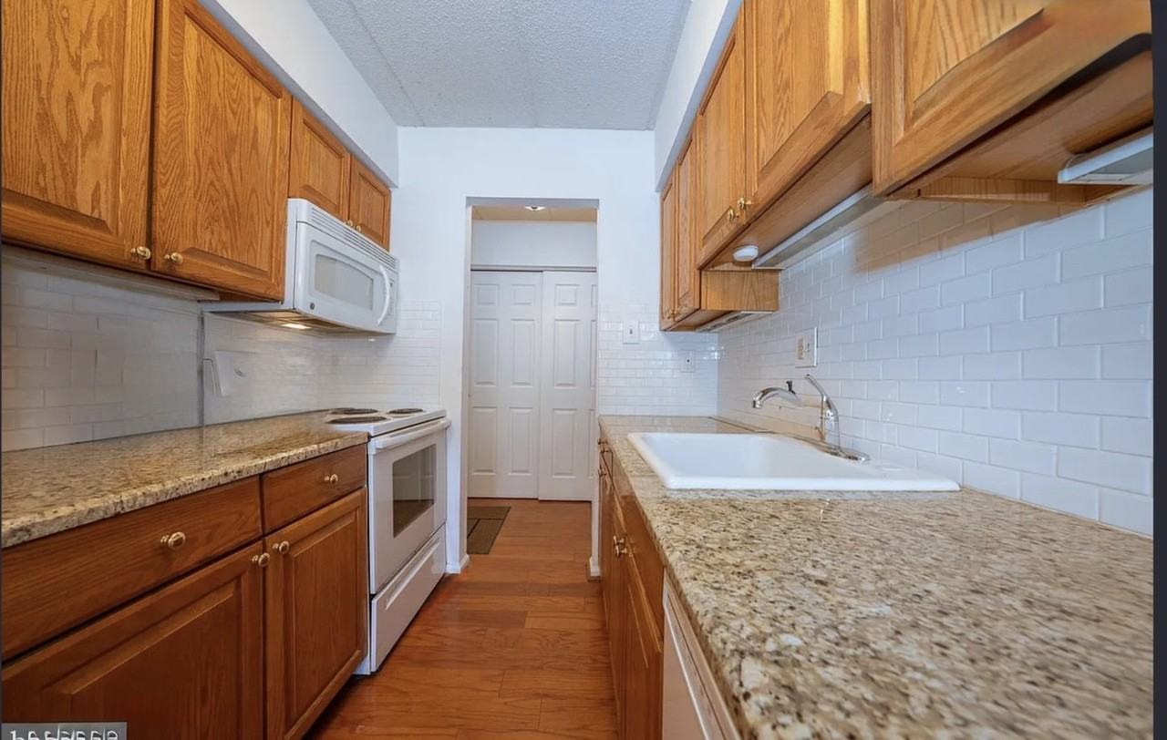 620 Washington Pl #20 - Photo 4 of 11
