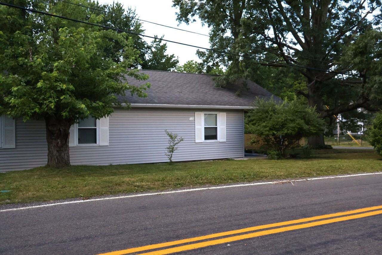 944 Hudson Rd #NA - Photo 2 of 2